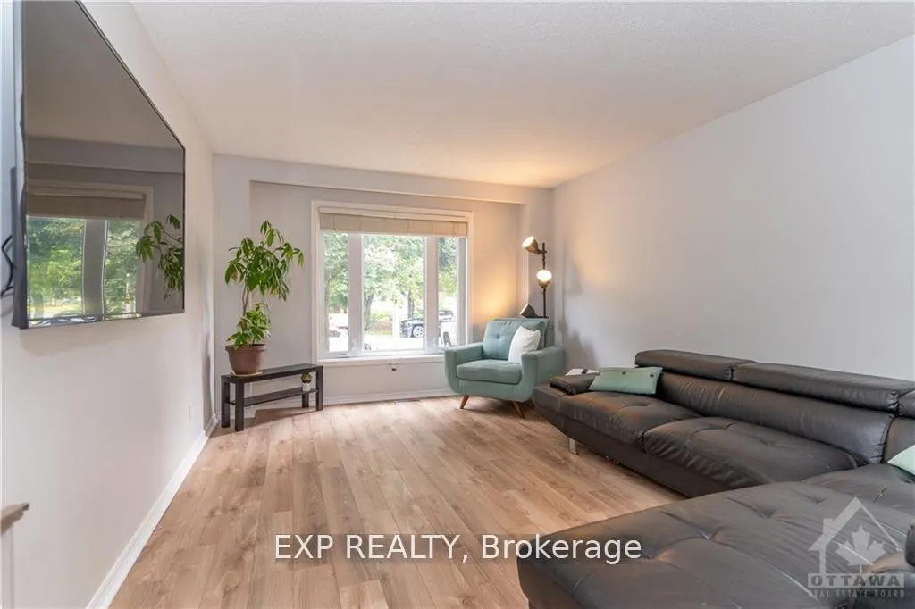 Photo 3 of 43 Exeter Drive, Ottawa, Barrhaven - On the Green — HOMEH