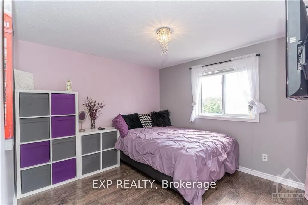 Photo 12 of 43 Exeter Drive, Ottawa, Barrhaven - On the Green — HOMEH