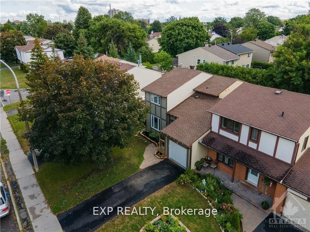 Photo 18 of 43 Exeter Drive, Ottawa, Barrhaven - On the Green — HOMEH