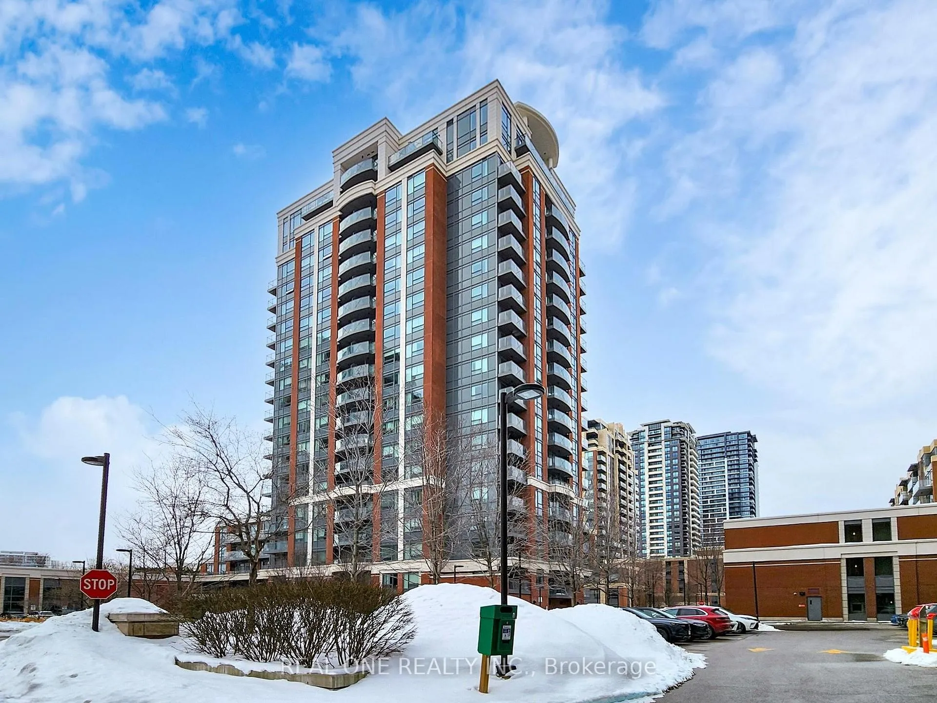 Photo 2 of Unit #306, 1 Uptown Drive, Markham, Unionville — HOMEH