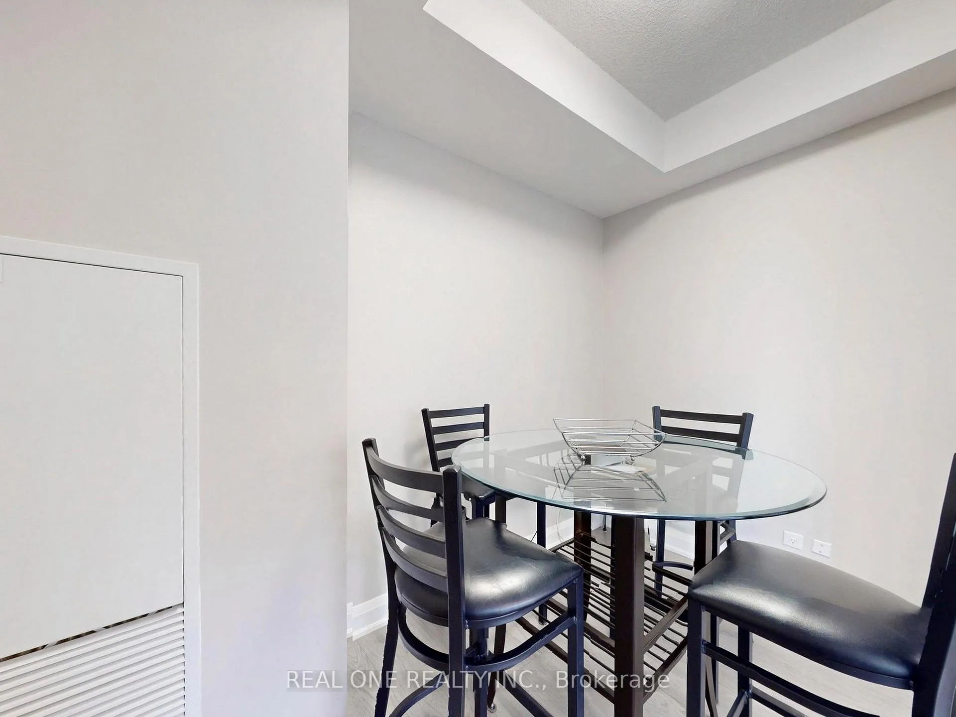 Photo 13 of Unit #306, 1 Uptown Drive, Markham, Unionville — HOMEH