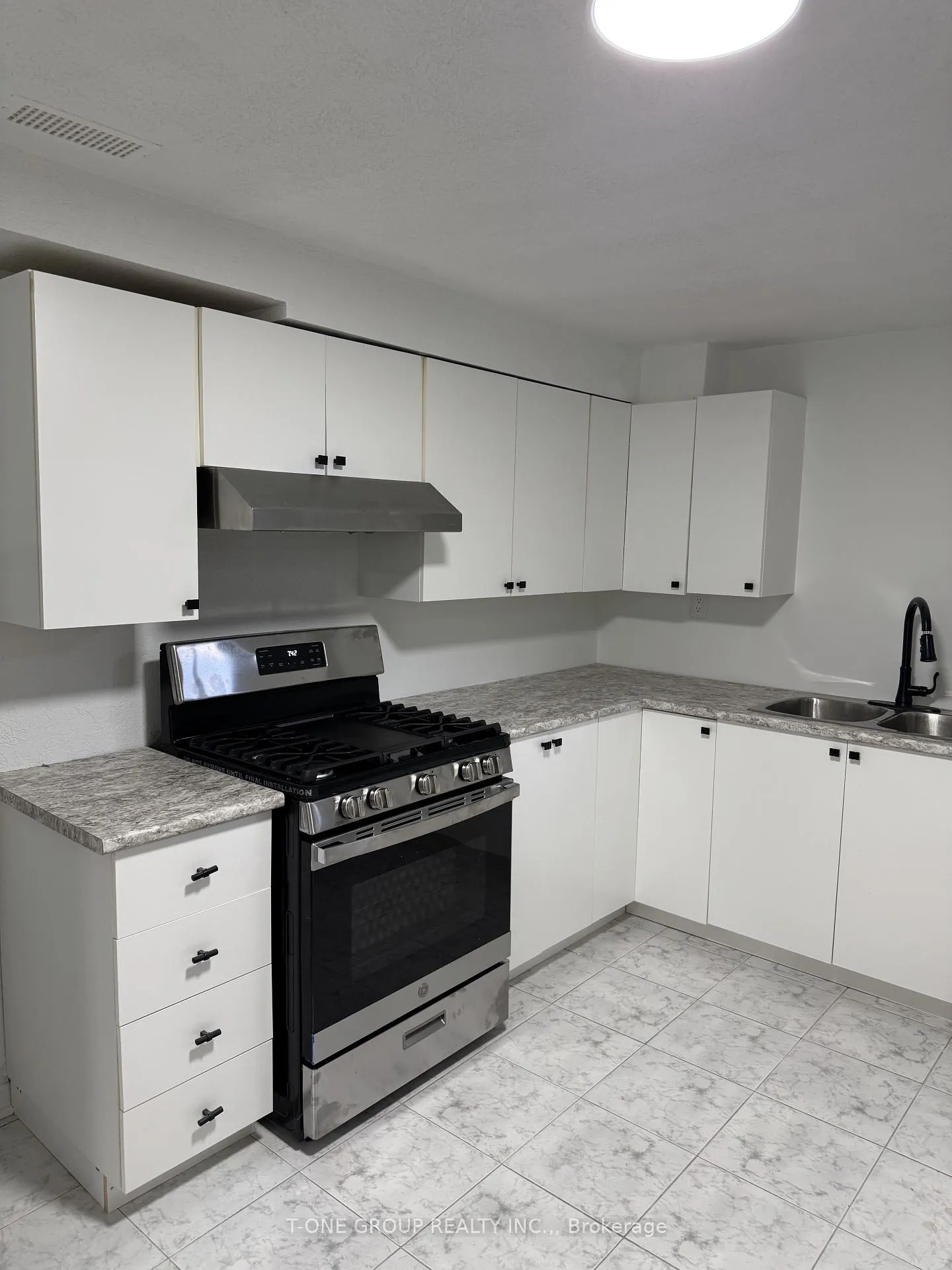 Photo 5 of 71 Links Road, Vaughan, Maple — HOMEH