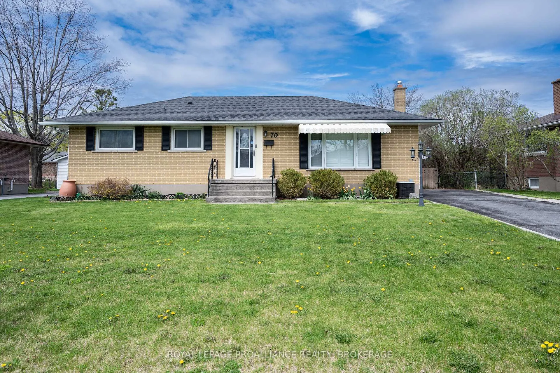 Photo 2 of 70 Briscoe Street, Loyalist, Amherstview — HOMEH