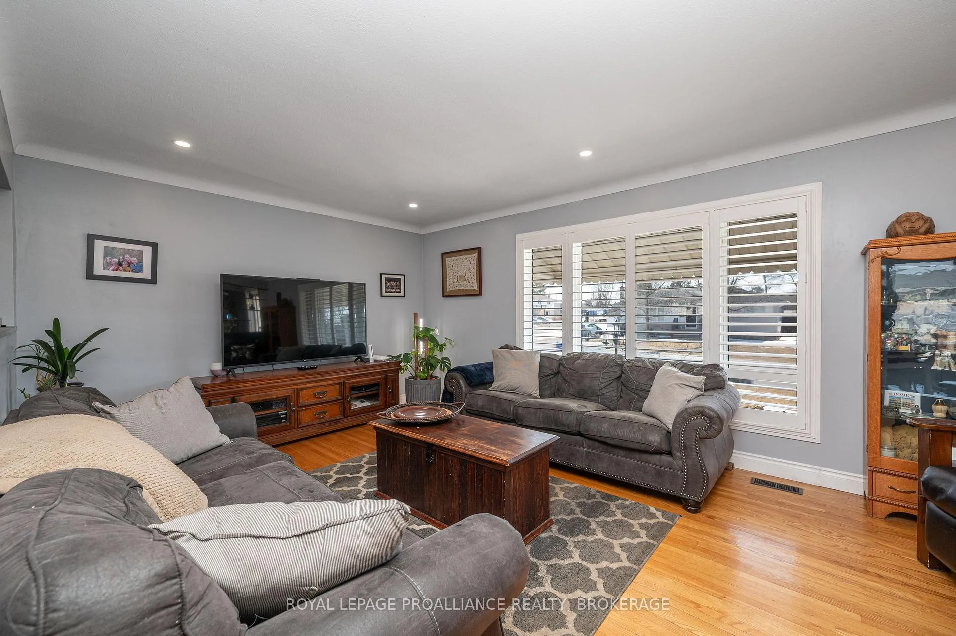 Photo 6 of 70 Briscoe Street, Loyalist, Amherstview — HOMEH