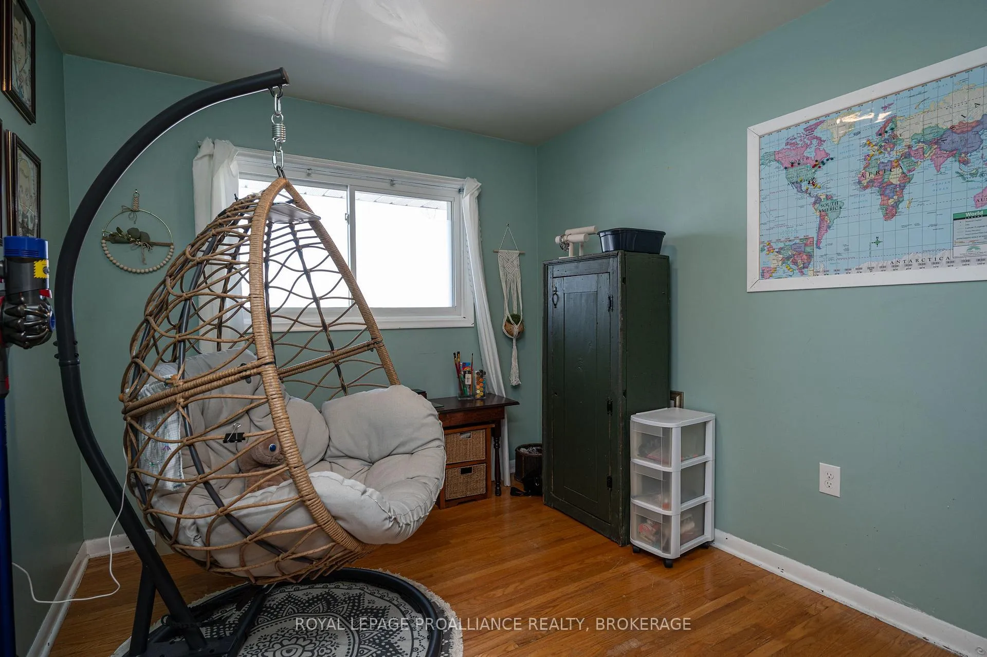 Photo 16 of 70 Briscoe Street, Loyalist, Amherstview — HOMEH