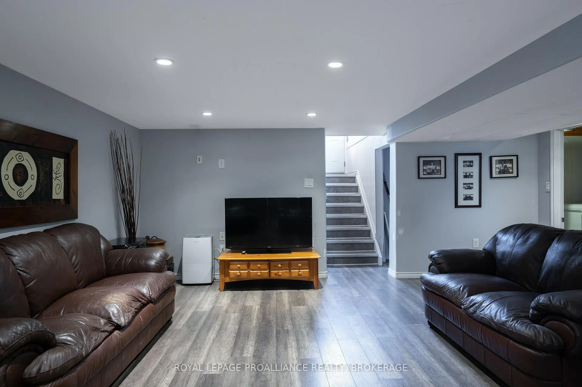 Photo 24 of 70 Briscoe Street, Loyalist, Amherstview — HOMEH