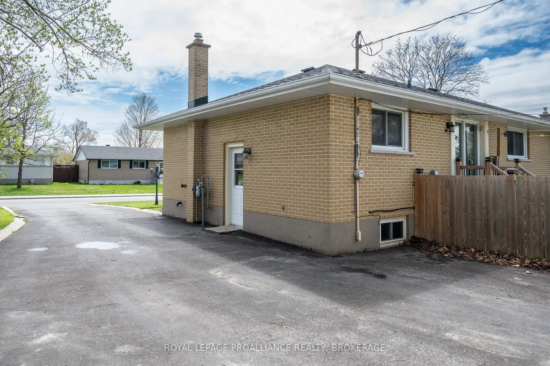 Photo 29 of 70 Briscoe Street, Loyalist, Amherstview — HOMEH