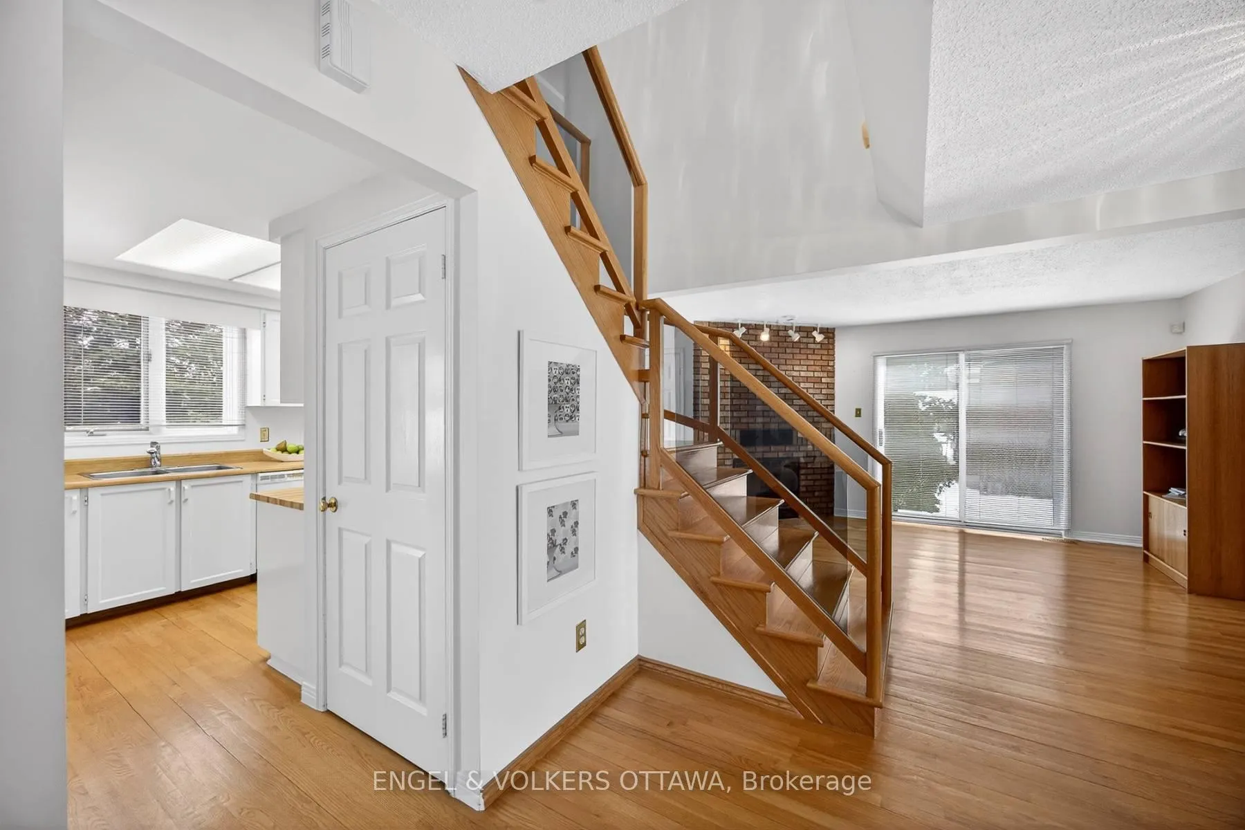 Photo 10 of 82 Leacock Drive, Ottawa, Kanata - Beaverbrook — HOMEH