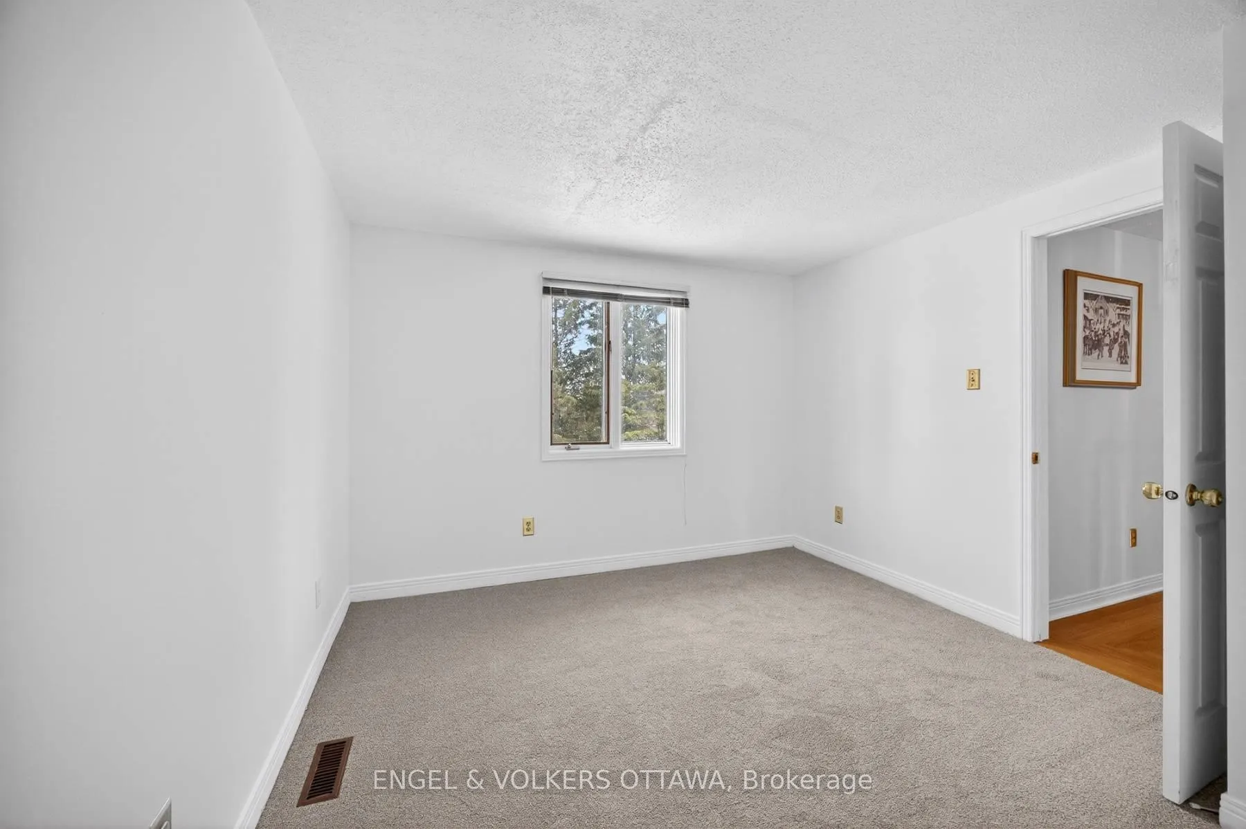 Photo 33 of 82 Leacock Drive, Ottawa, Kanata - Beaverbrook — HOMEH