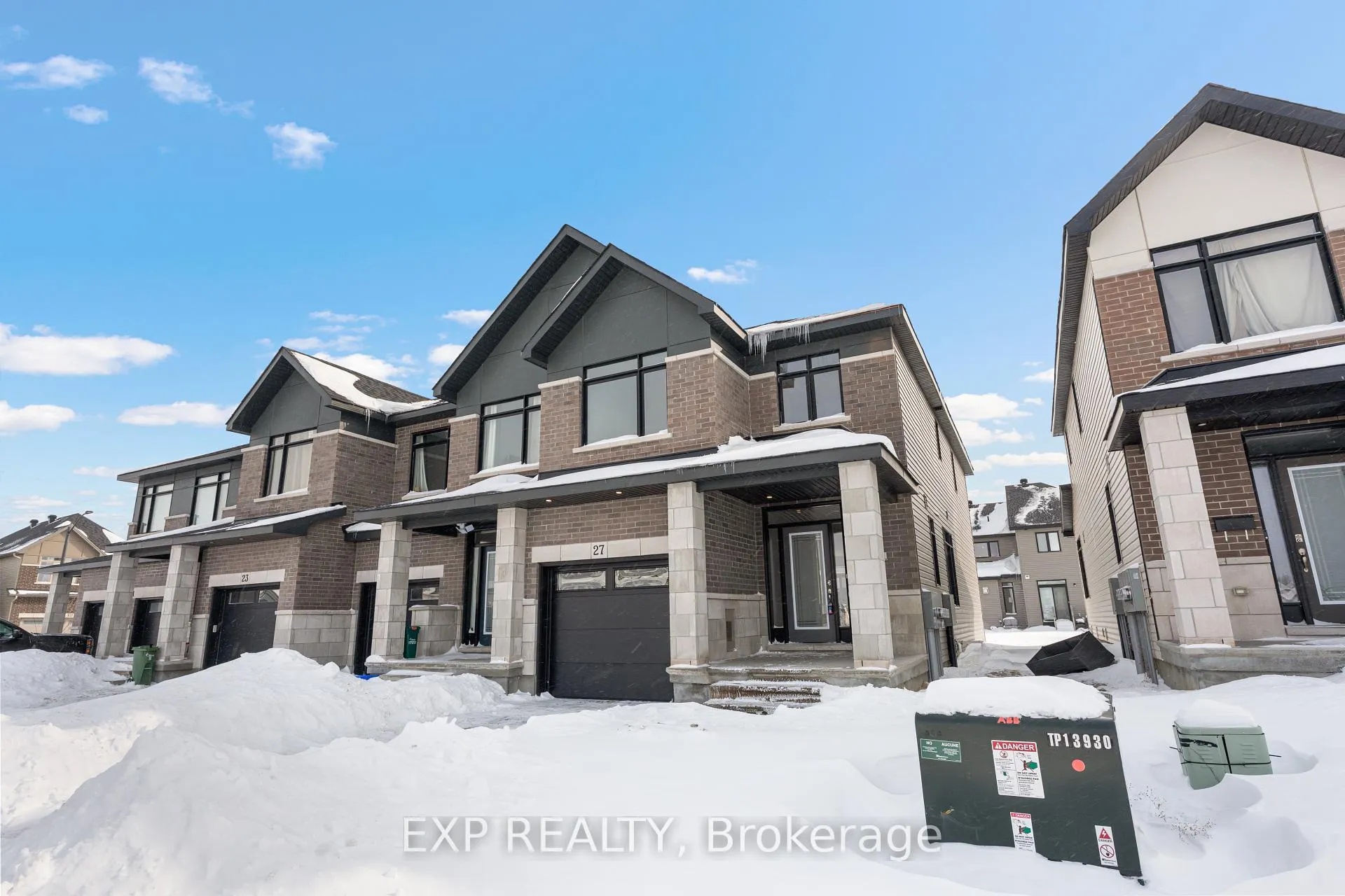 Front of 27 Moosonee Crescent
