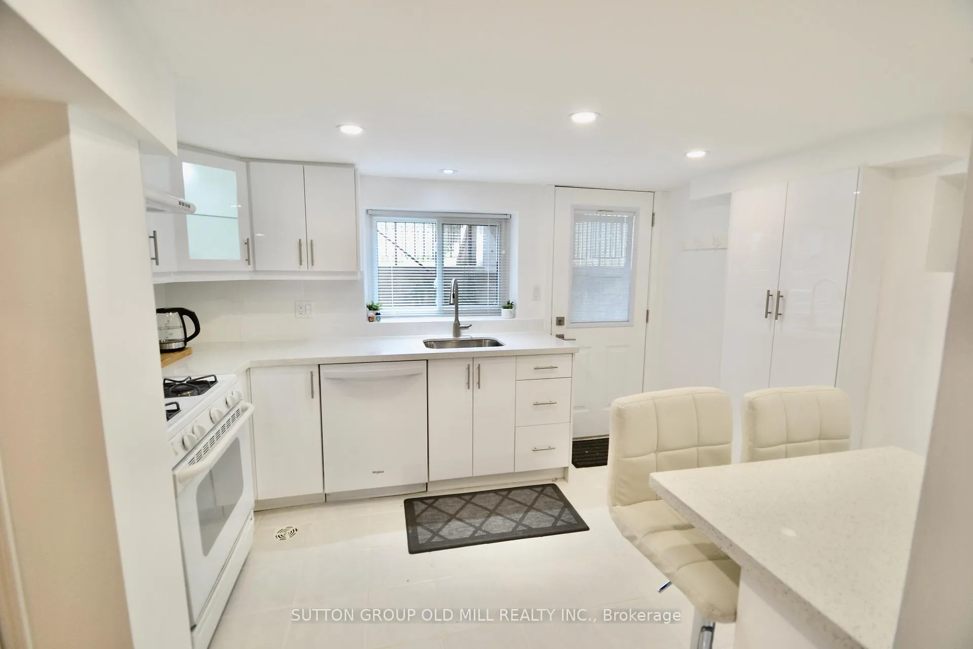Photo 5 of Unit Lower, 180 Madison Avenue, Toronto, The Annex — HOMEH