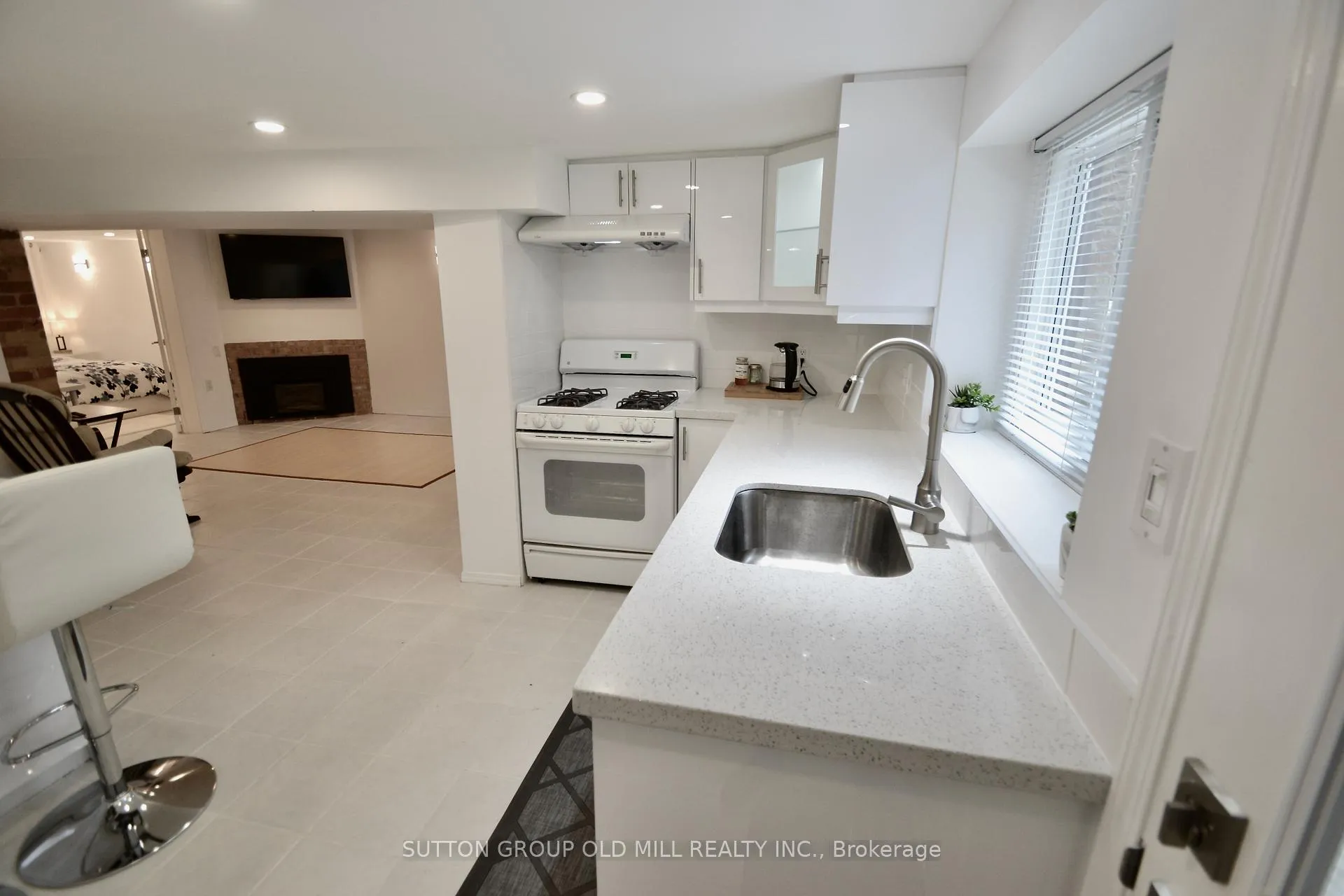 Photo 8 of Unit Lower, 180 Madison Avenue, Toronto, The Annex — HOMEH