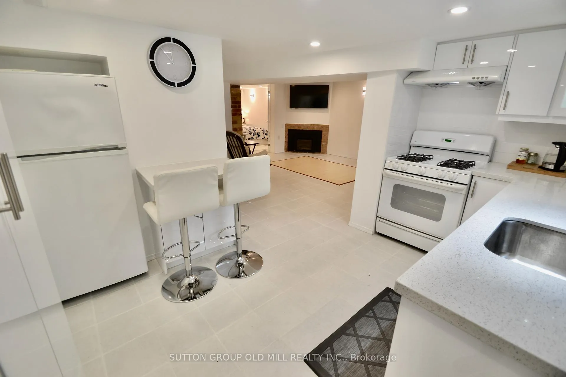Photo 9 of Unit Lower, 180 Madison Avenue, Toronto, The Annex — HOMEH