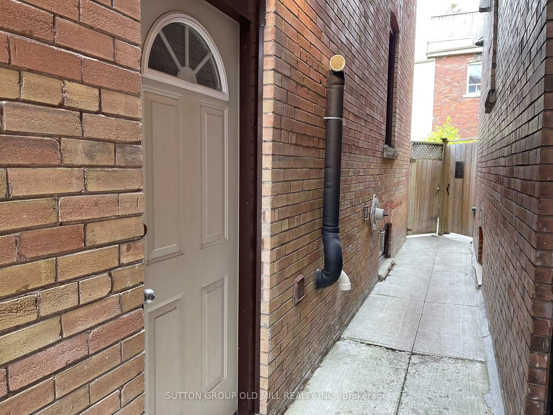 Photo 23 of Unit Lower, 180 Madison Avenue, Toronto, The Annex — HOMEH