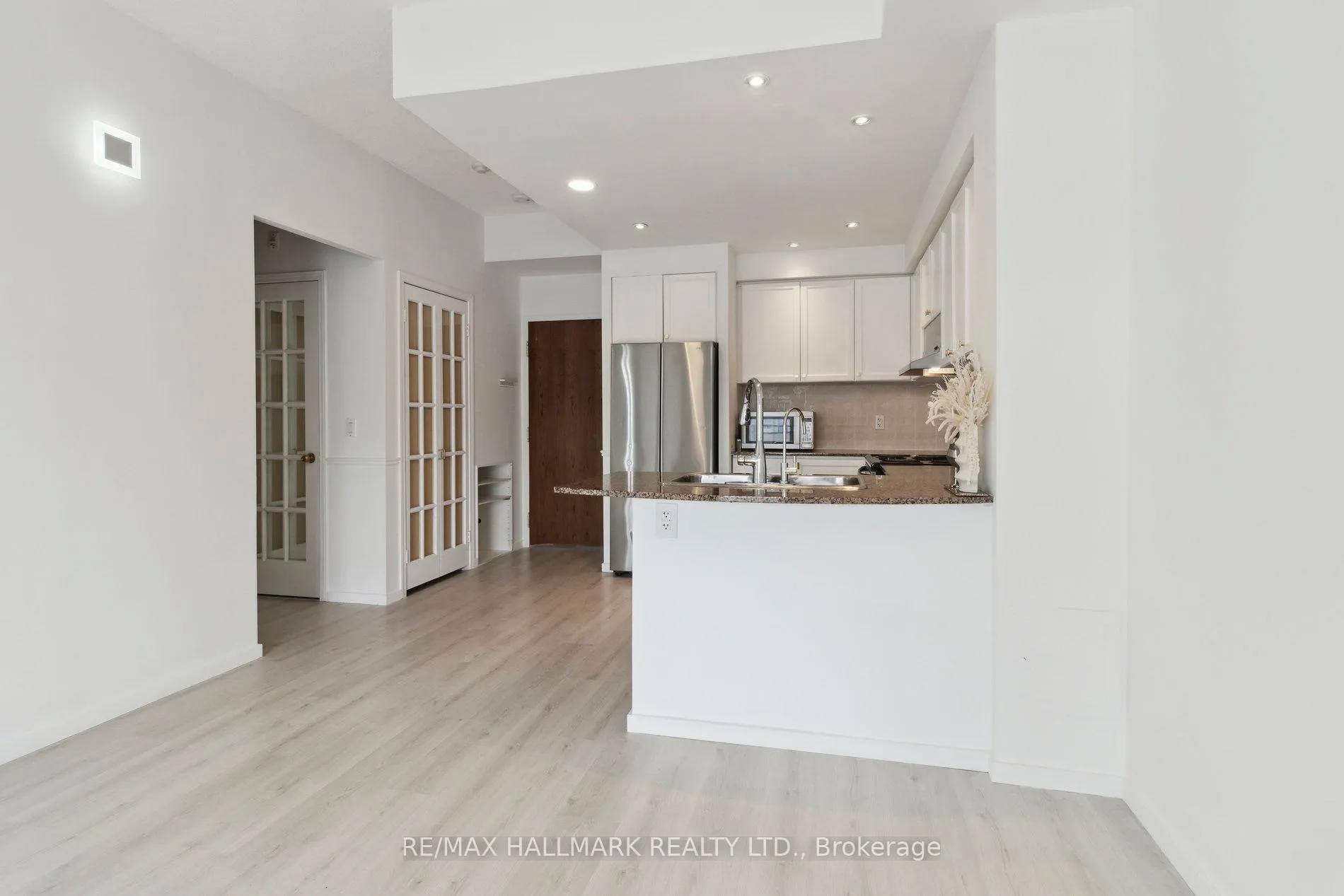 Photo 9 of Unit 713, 2 Maison Parc Court, Vaughan, Lakeview Estates — HOMEH