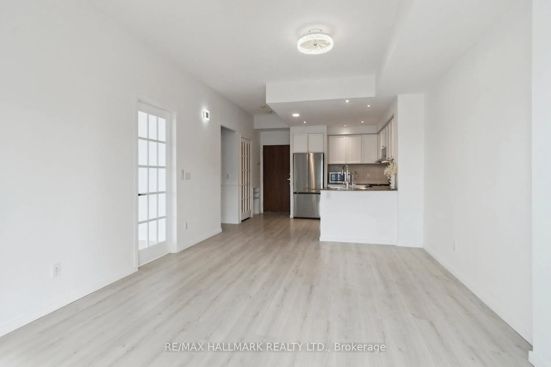 Photo 10 of Unit 713, 2 Maison Parc Court, Vaughan, Lakeview Estates — HOMEH