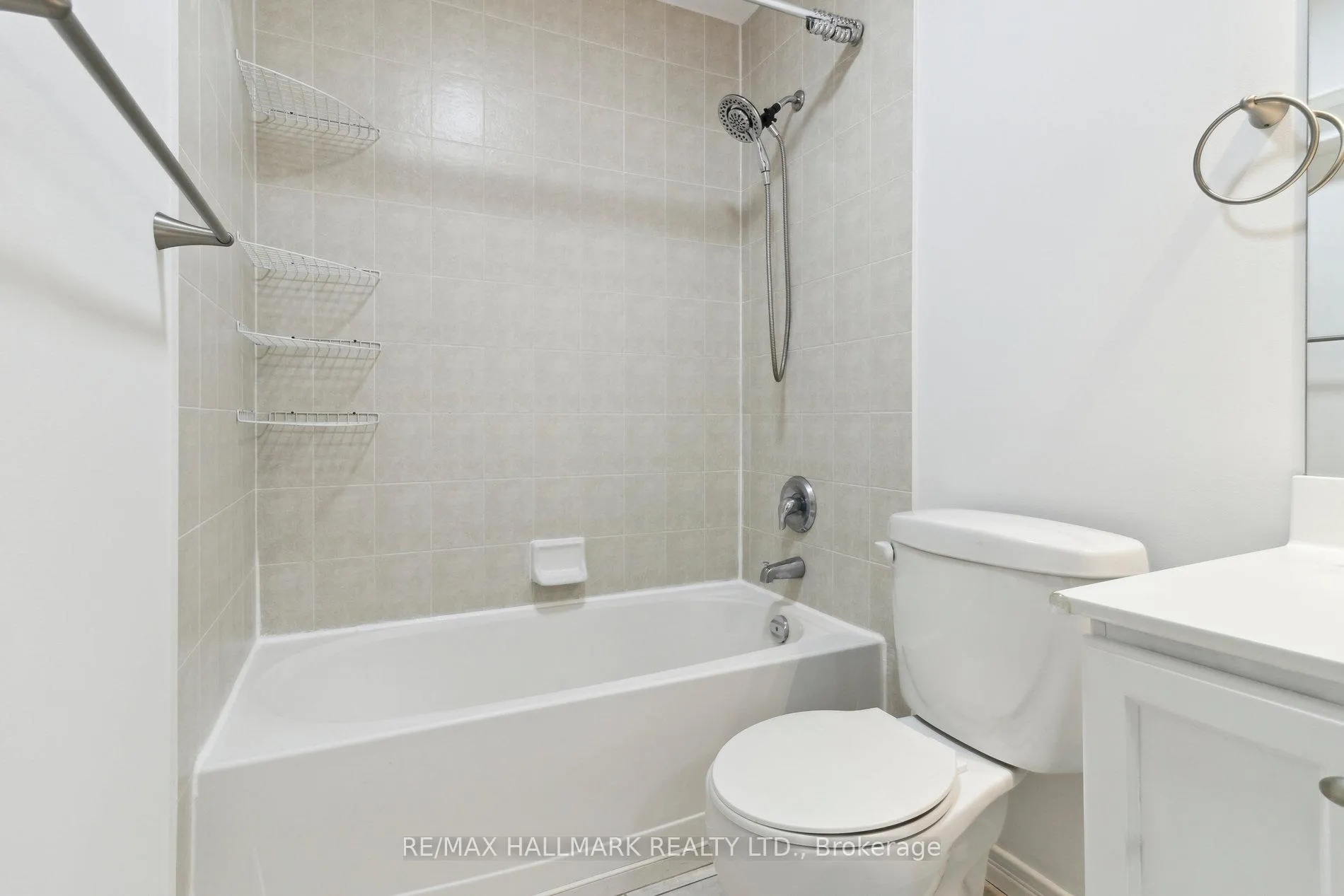 Photo 16 of Unit 713, 2 Maison Parc Court, Vaughan, Lakeview Estates — HOMEH