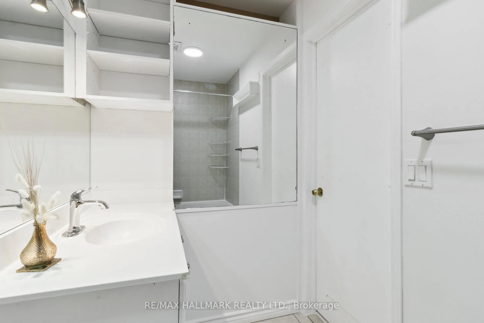 Photo 17 of Unit 713, 2 Maison Parc Court, Vaughan, Lakeview Estates — HOMEH