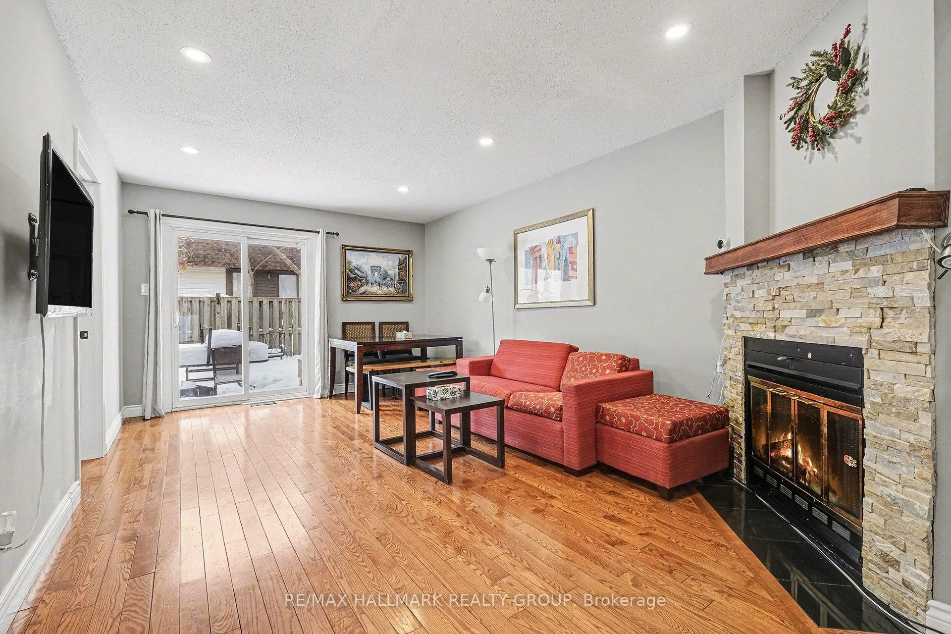 Photo 4 of 808 Torsa Court, Ottawa, Fairfield Heights — HOMEH