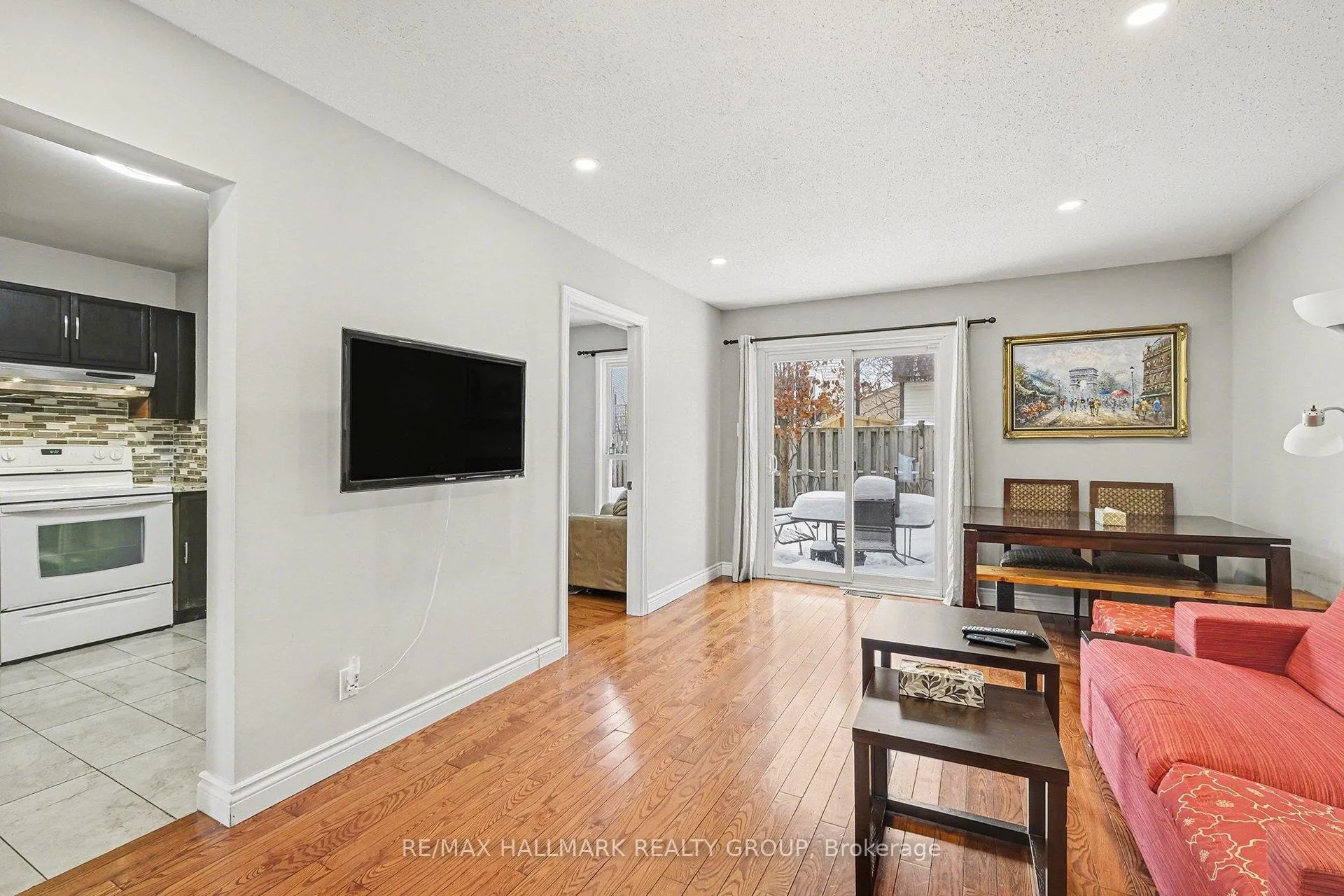 Photo 5 of 808 Torsa Court, Ottawa, Fairfield Heights — HOMEH