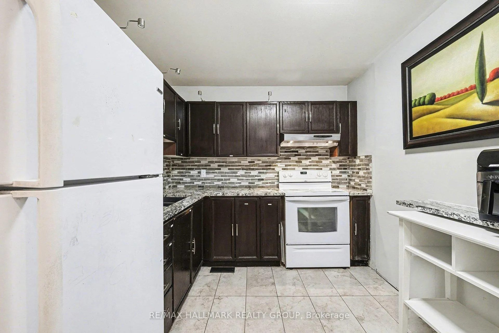 Photo 6 of 808 Torsa Court, Ottawa, Fairfield Heights — HOMEH