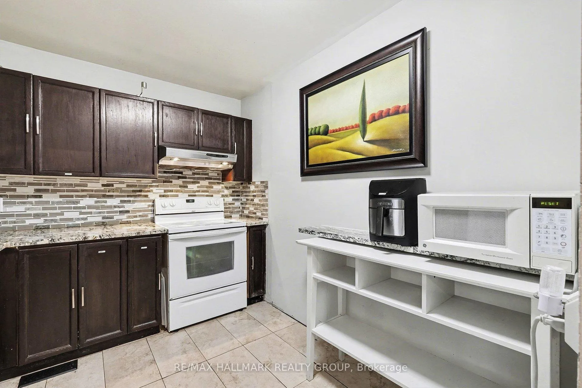 Photo 7 of 808 Torsa Court, Ottawa, Fairfield Heights — HOMEH