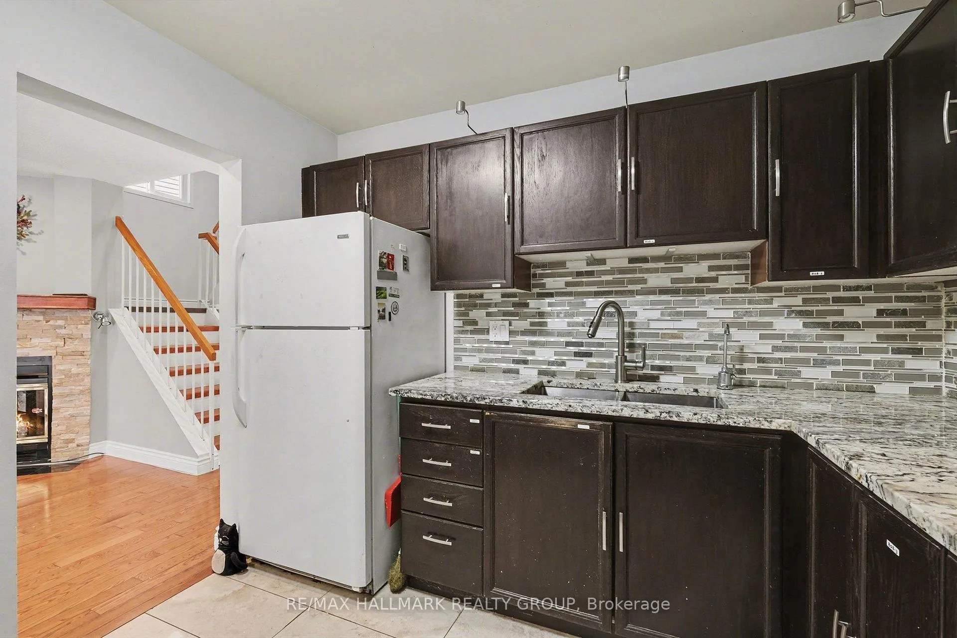 Photo 8 of 808 Torsa Court, Ottawa, Fairfield Heights — HOMEH