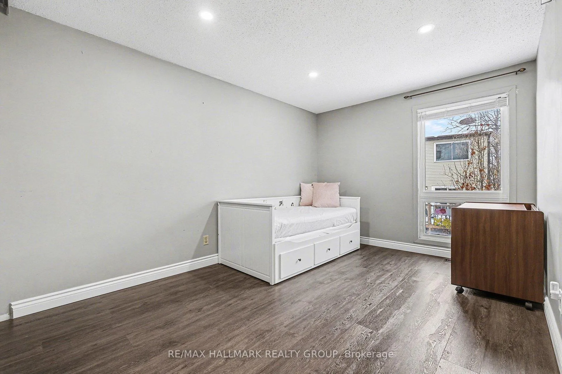 Photo 13 of 808 Torsa Court, Ottawa, Fairfield Heights — HOMEH