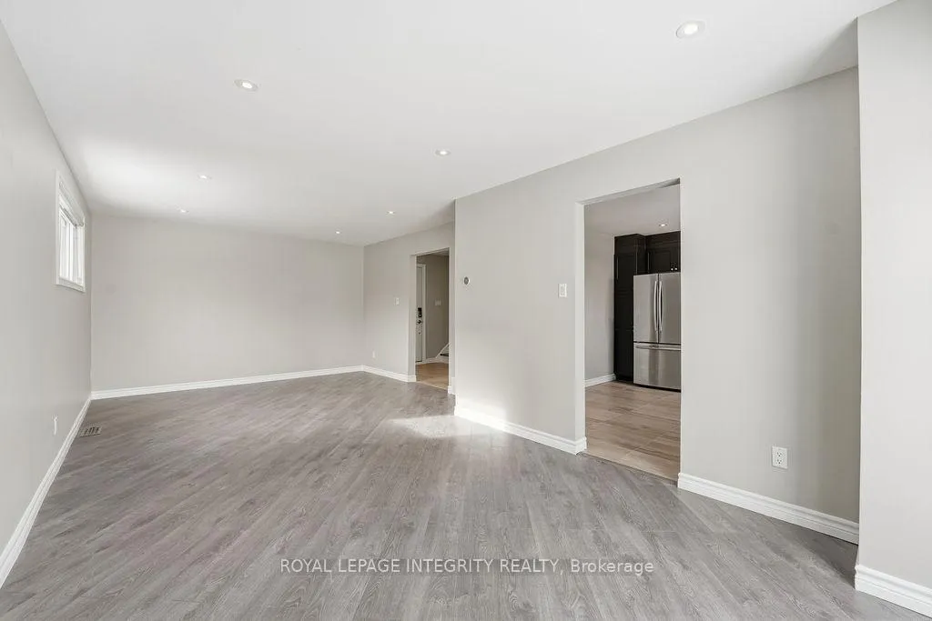 Photo 5 of 2039 St. Laurent Boulevard, Ottawa, Hawthorne Meadows — HOMEH