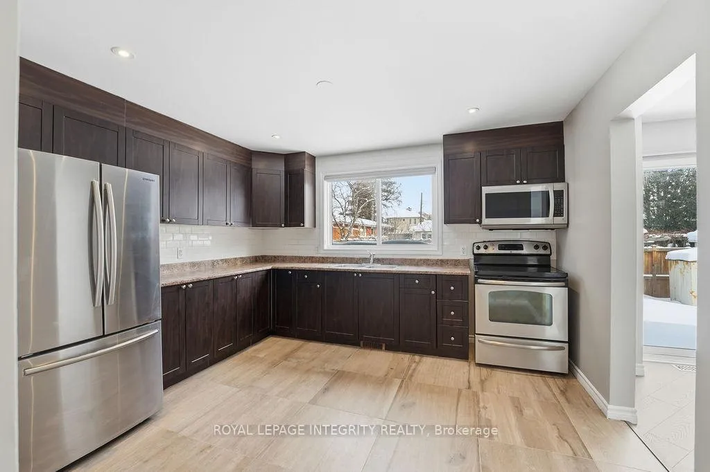 Photo 7 of 2039 St. Laurent Boulevard, Ottawa, Hawthorne Meadows — HOMEH
