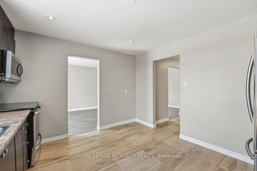 Photo 8 of 2039 St. Laurent Boulevard, Ottawa, Hawthorne Meadows — HOMEH