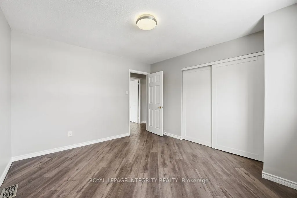 Photo 10 of 2039 St. Laurent Boulevard, Ottawa, Hawthorne Meadows — HOMEH
