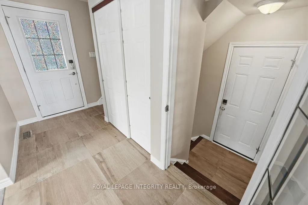 Photo 17 of 2039 St. Laurent Boulevard, Ottawa, Hawthorne Meadows — HOMEH