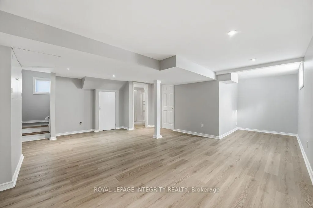 Photo 18 of 2039 St. Laurent Boulevard, Ottawa, Hawthorne Meadows — HOMEH