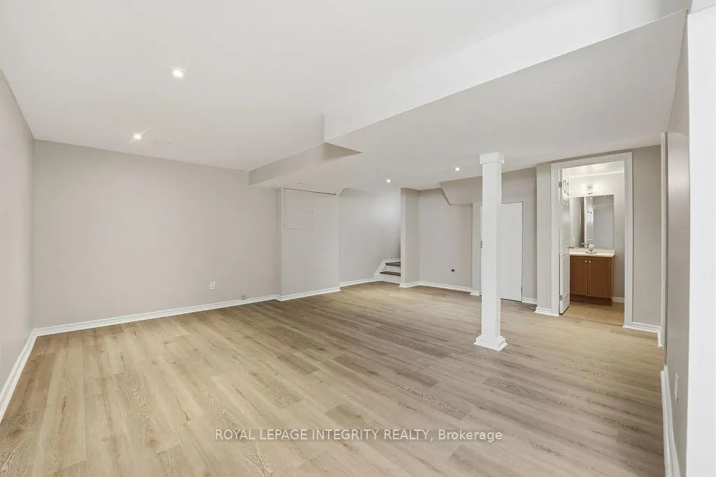 Photo 19 of 2039 St. Laurent Boulevard, Ottawa, Hawthorne Meadows — HOMEH