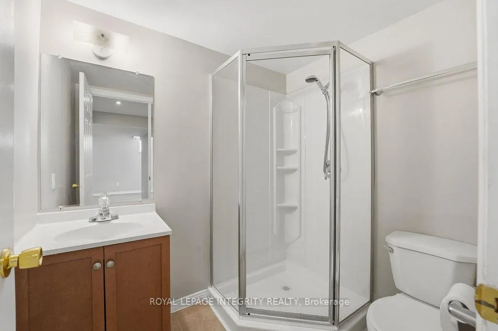 Photo 20 of 2039 St. Laurent Boulevard, Ottawa, Hawthorne Meadows — HOMEH