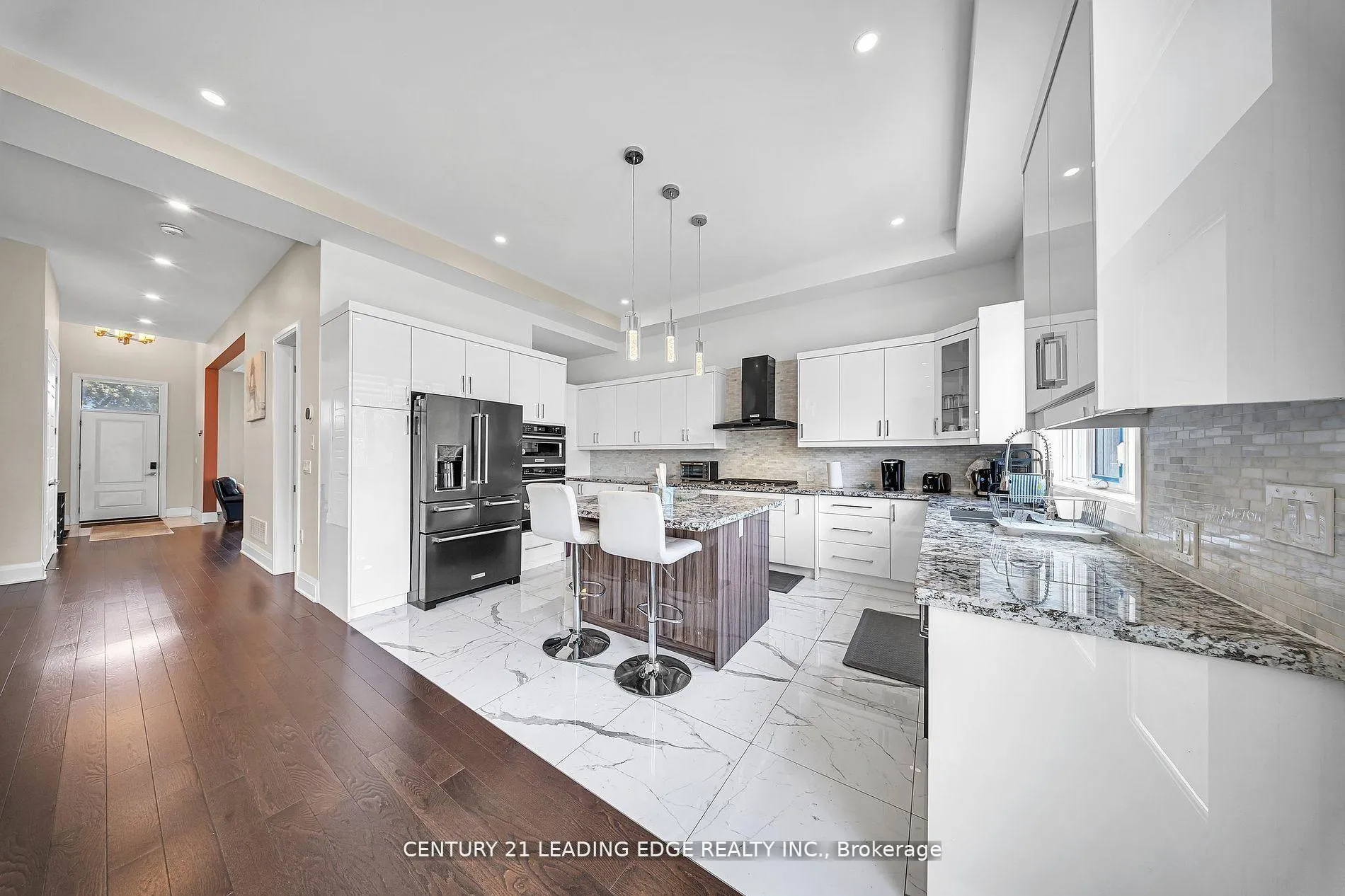 Photo 10 of 736 Hillview Crescent, Pickering, West Shore — HOMEH