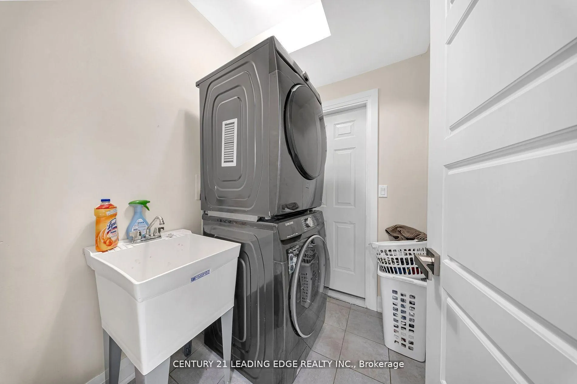 Photo 38 of 736 Hillview Crescent, Pickering, West Shore — HOMEH