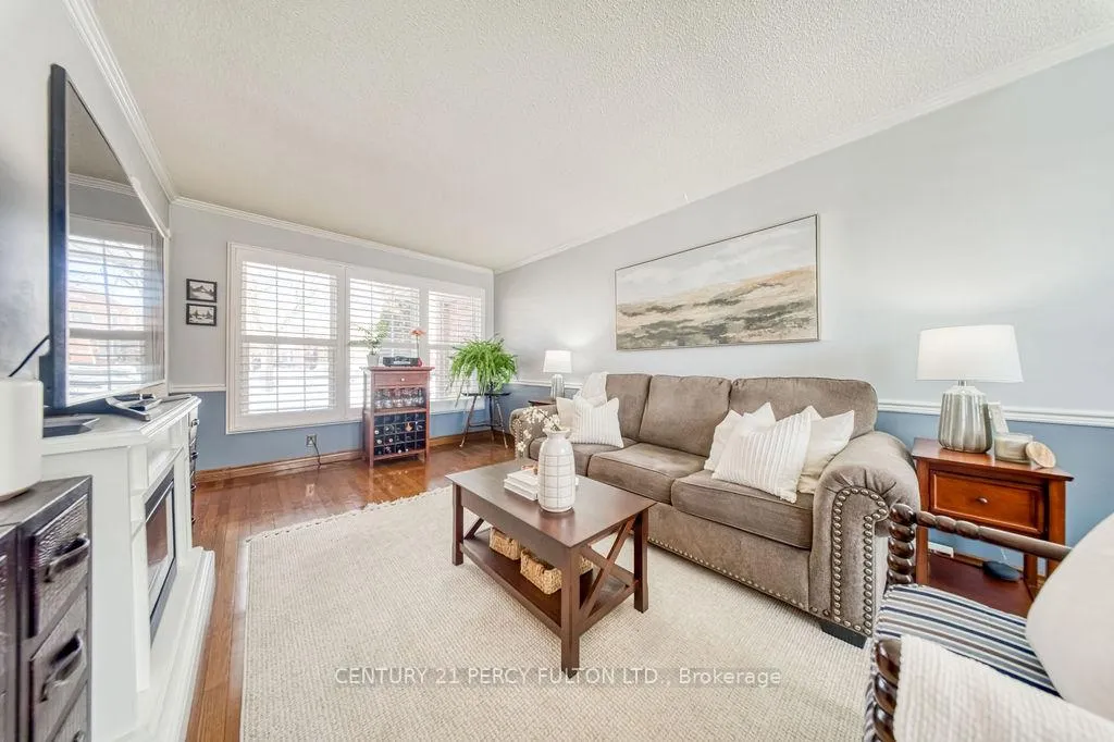Photo 3 of 1037 Maury Crescent, Pickering, Liverpool — HOMEH
