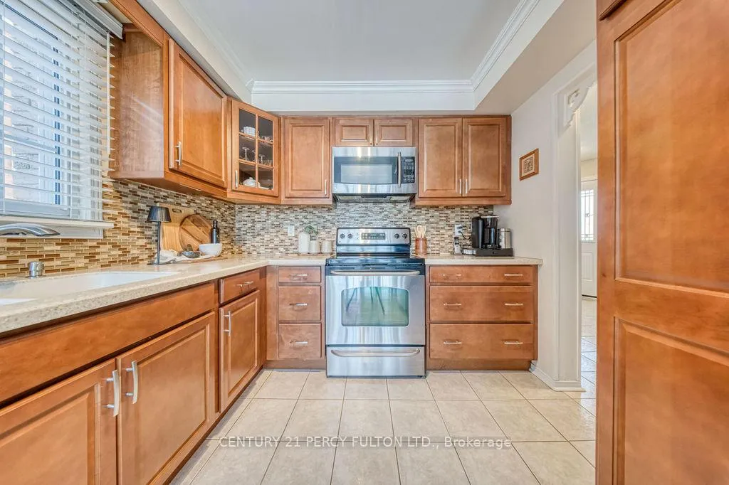 Photo 5 of 1037 Maury Crescent, Pickering, Liverpool — HOMEH