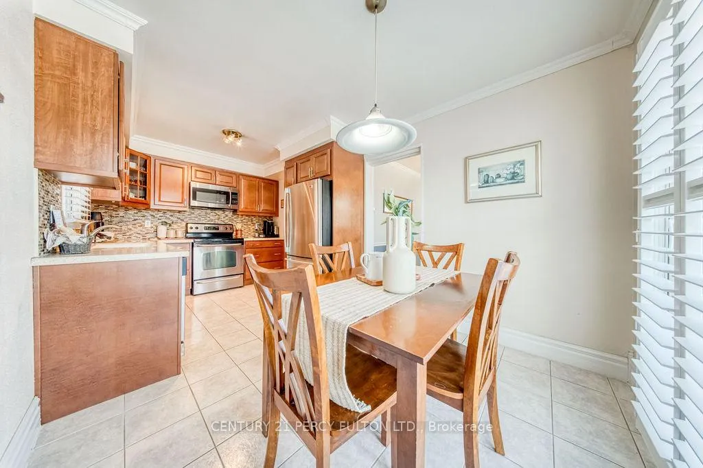 Photo 6 of 1037 Maury Crescent, Pickering, Liverpool — HOMEH