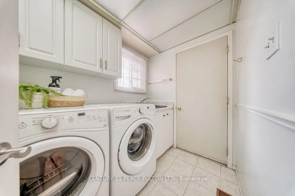 Photo 7 of 1037 Maury Crescent, Pickering, Liverpool — HOMEH