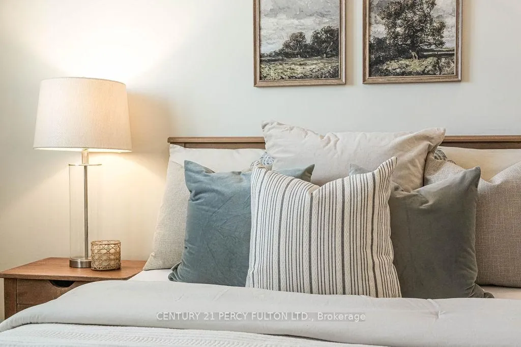Photo 9 of 1037 Maury Crescent, Pickering, Liverpool — HOMEH
