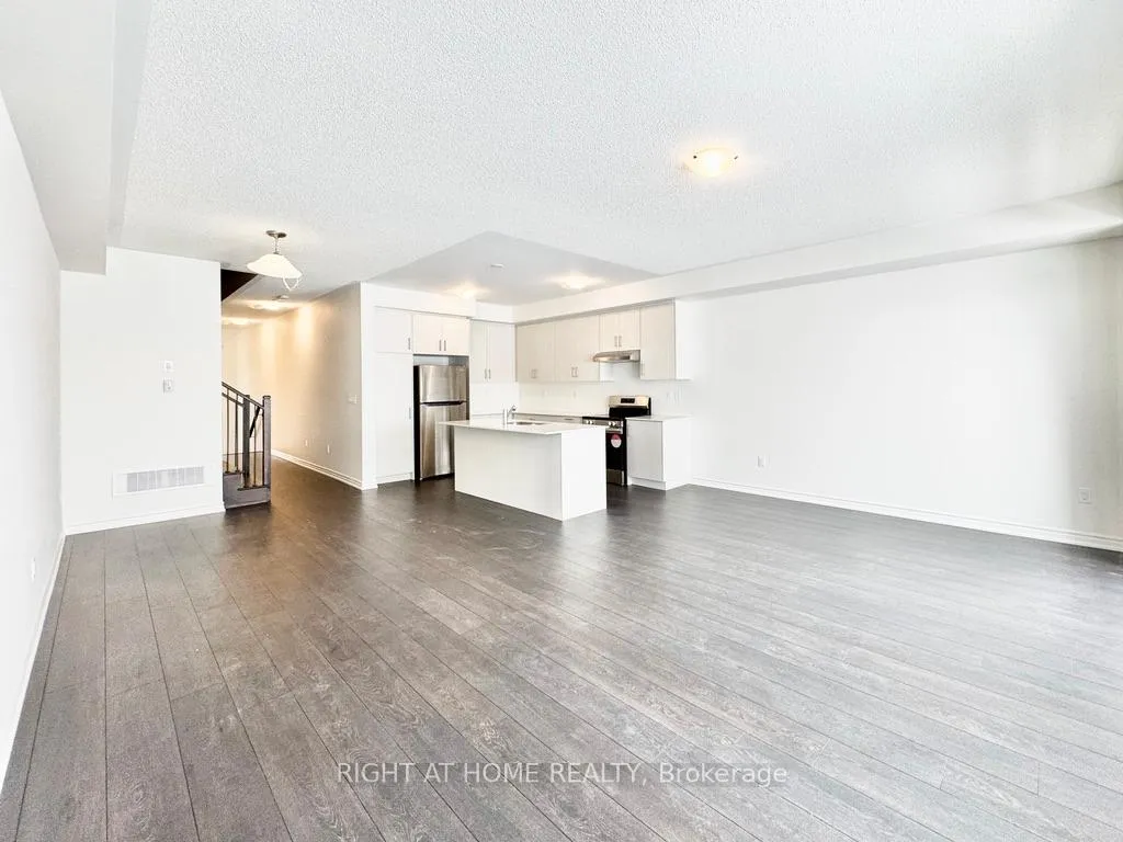 Photo 3 of 140 Greer Street, Barrie, Rural Barrie Southeast — HOMEH