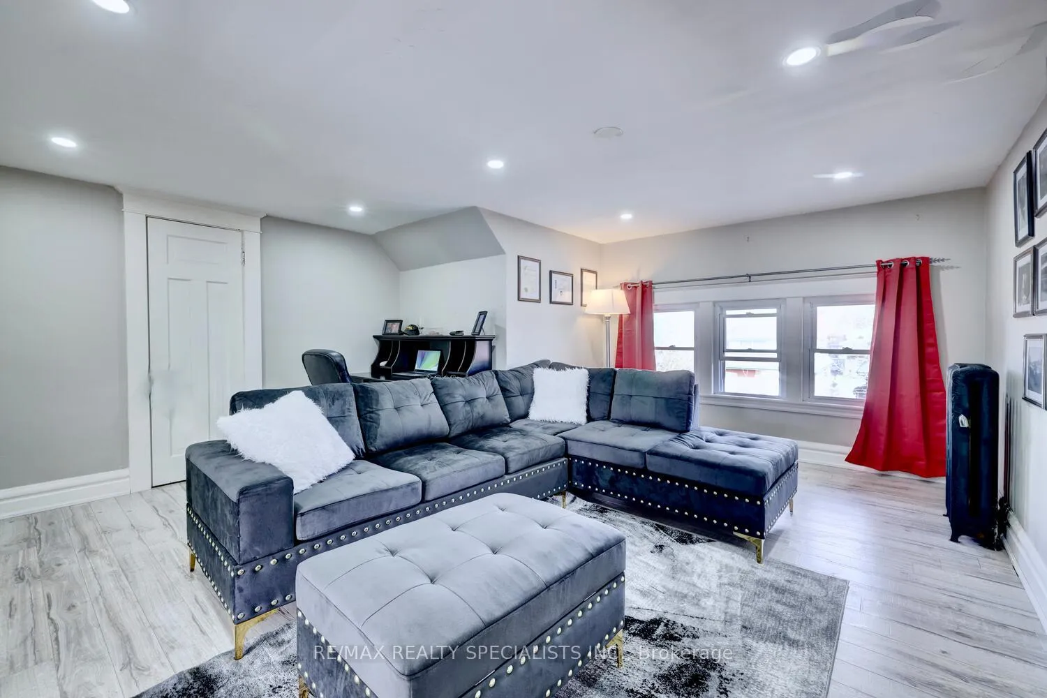 Photo 2 of Unit 3rd Flr, 118 Fairholt Road S, Hamilton, Stipley — HOMEH