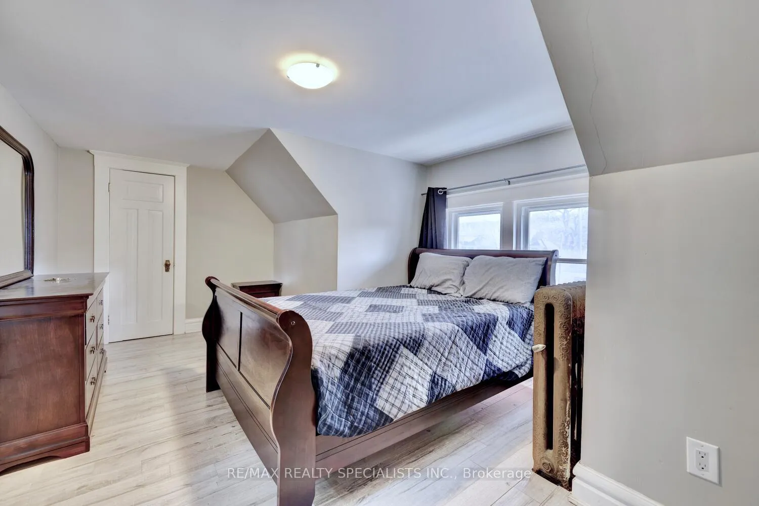 Photo 9 of Unit 3rd Flr, 118 Fairholt Road S, Hamilton, Stipley — HOMEH