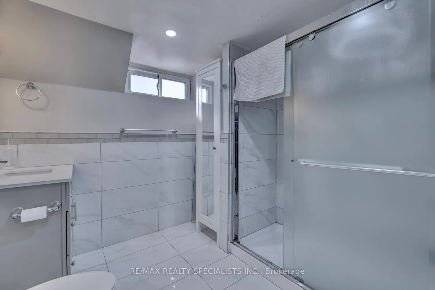 Photo 12 of Unit 3rd Flr, 118 Fairholt Road S, Hamilton, Stipley — HOMEH