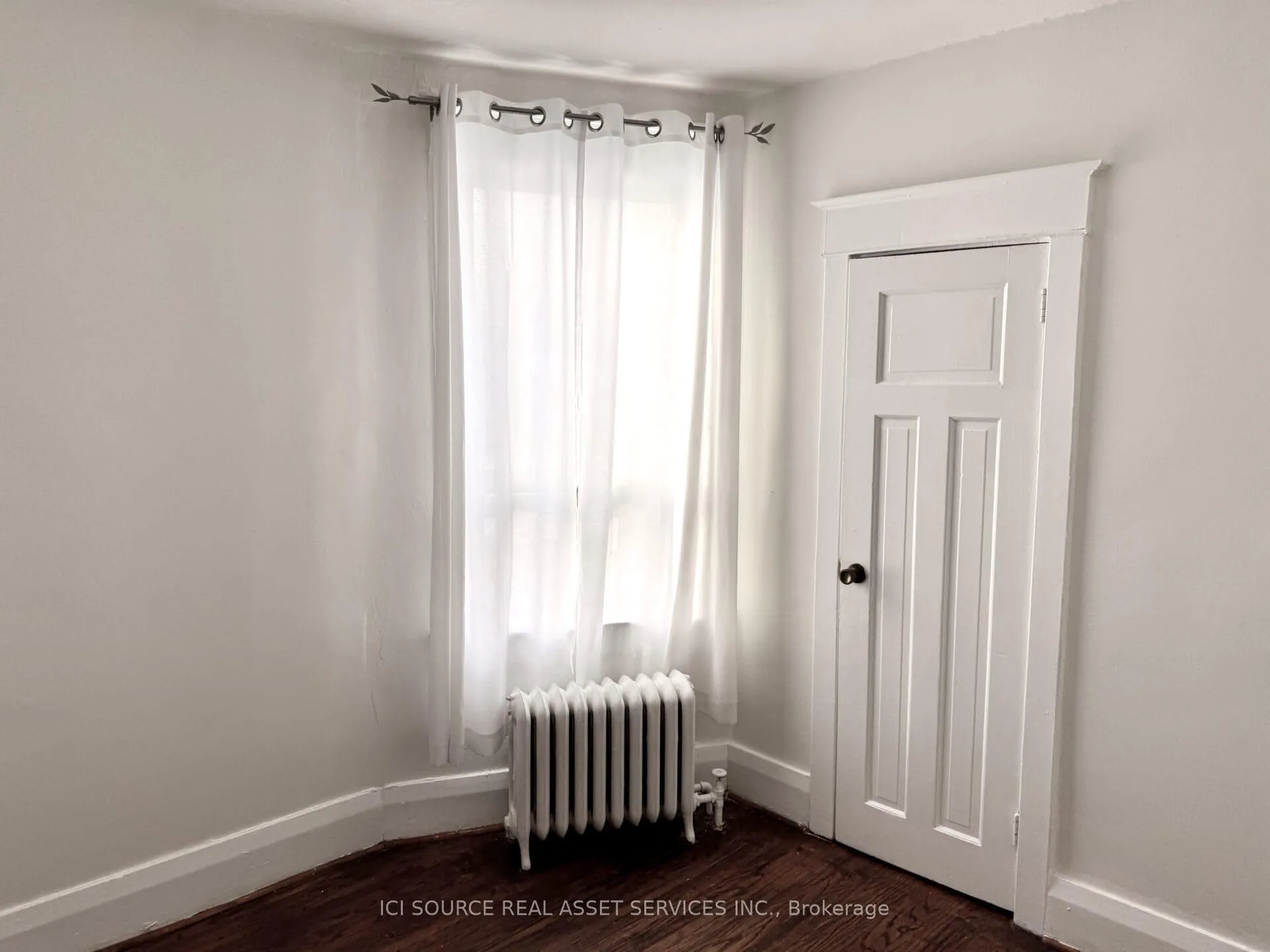 Photo 5 of Unit Floor 3, 862 Danforth Avenue, Toronto, Danforth — HOMEH