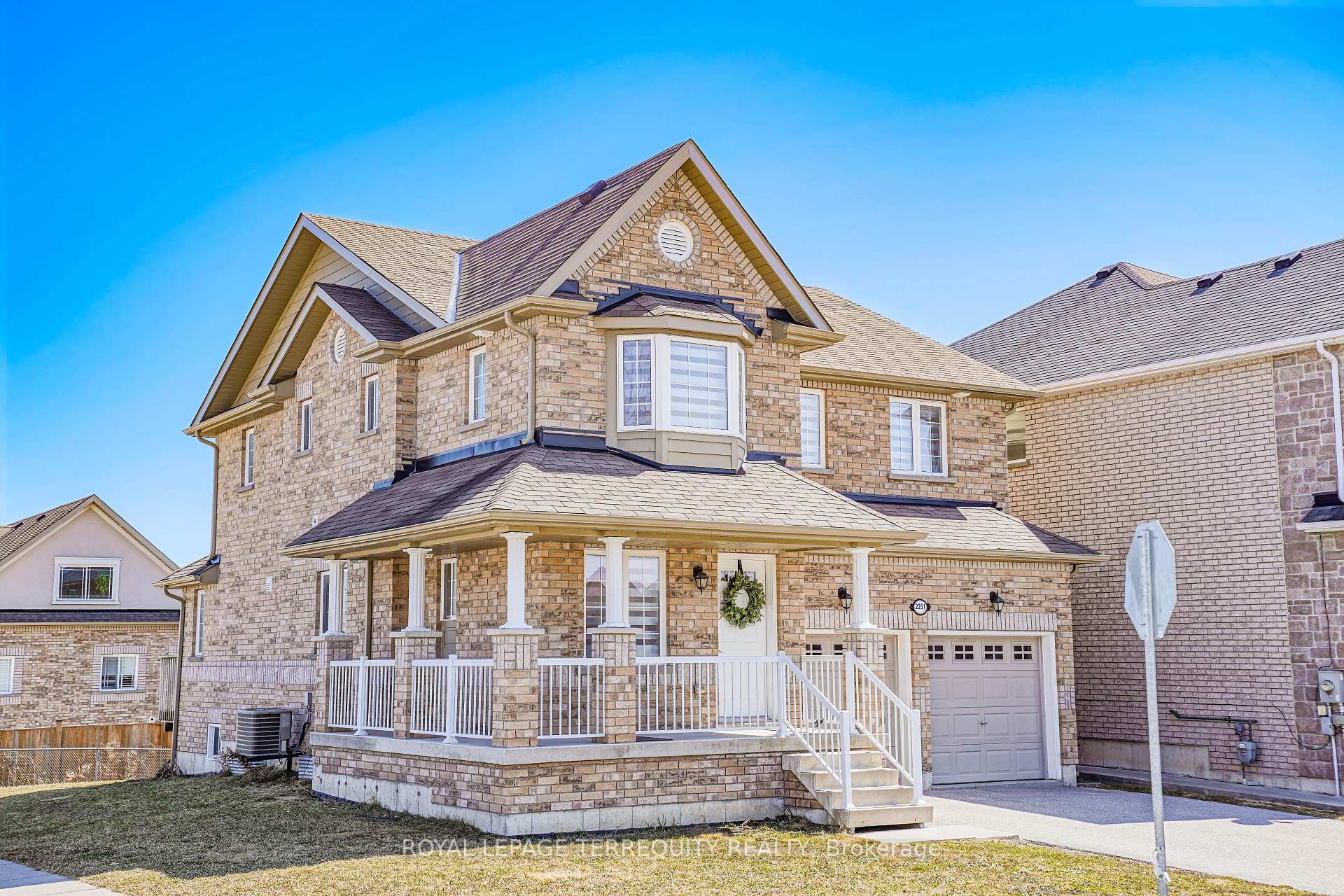 Photo 2 of 2251 Whitewood Crescent, Innisfil, Alcona — HOMEH