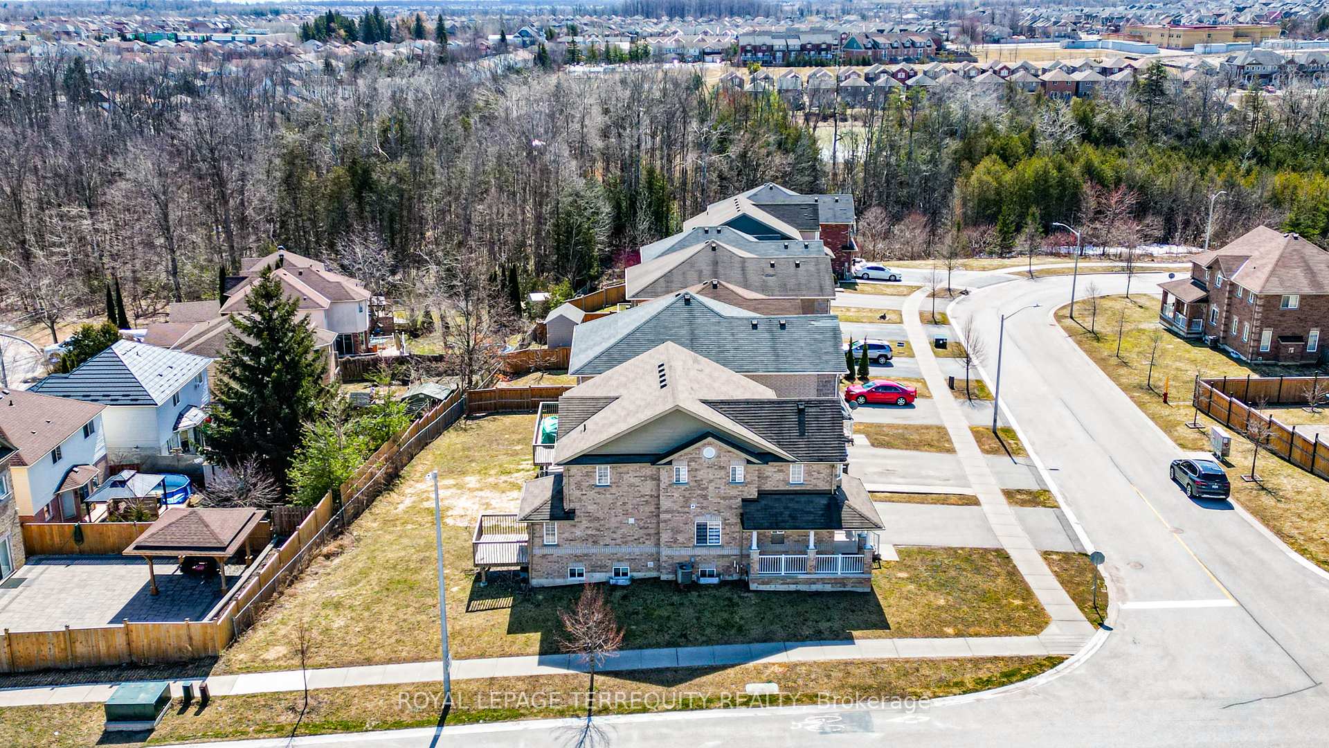 Photo 3 of 2251 Whitewood Crescent, Innisfil, Alcona — HOMEH